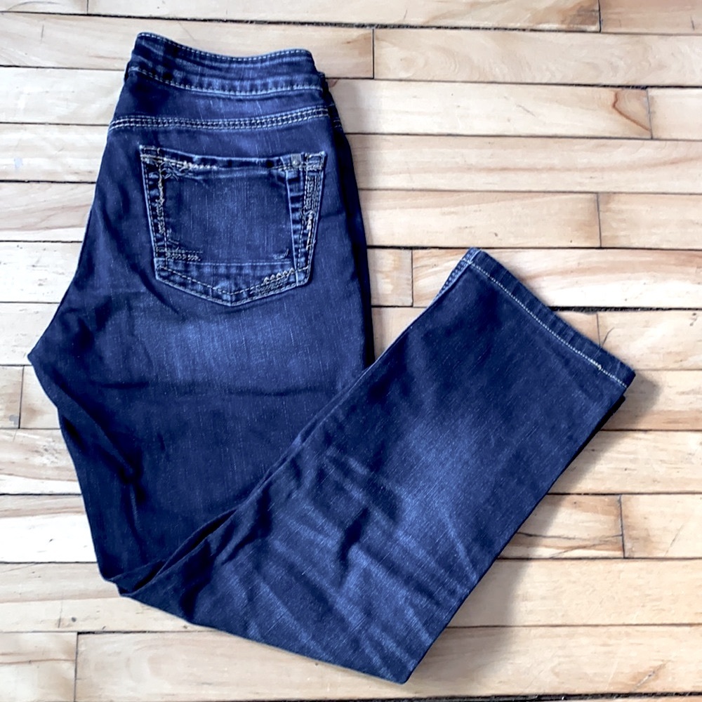 SILVER Women’s Avery Straight Blue Jeans!!!  Size 27 (Length 26")